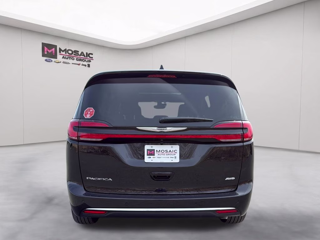 2026 Diamond Black Crystal Pearlcoat Chrysler Pacifica Select AWD Van