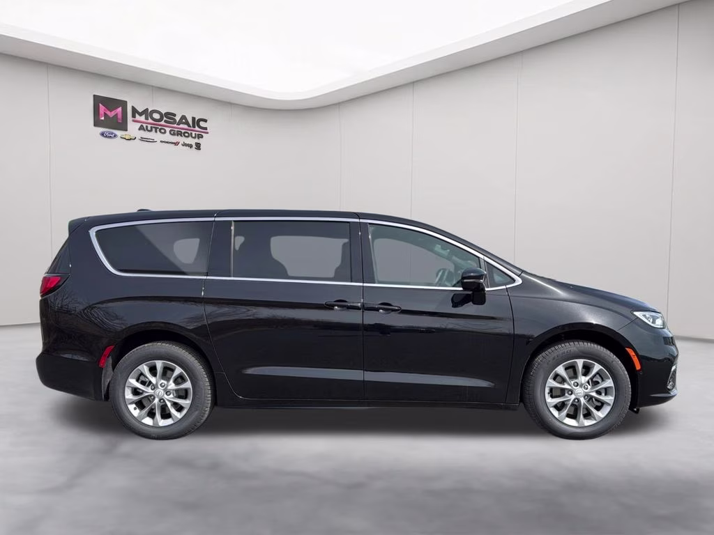 2026 Diamond Black Crystal Pearlcoat Chrysler Pacifica Select AWD Van