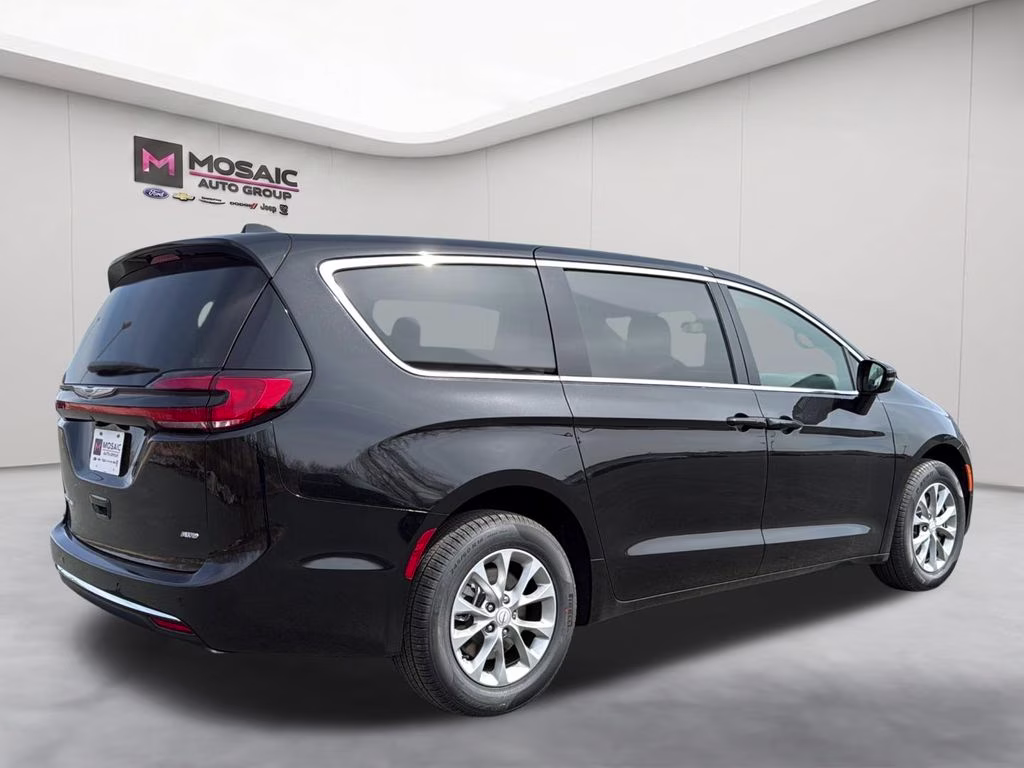 2026 Diamond Black Crystal Pearlcoat Chrysler Pacifica Select AWD Van