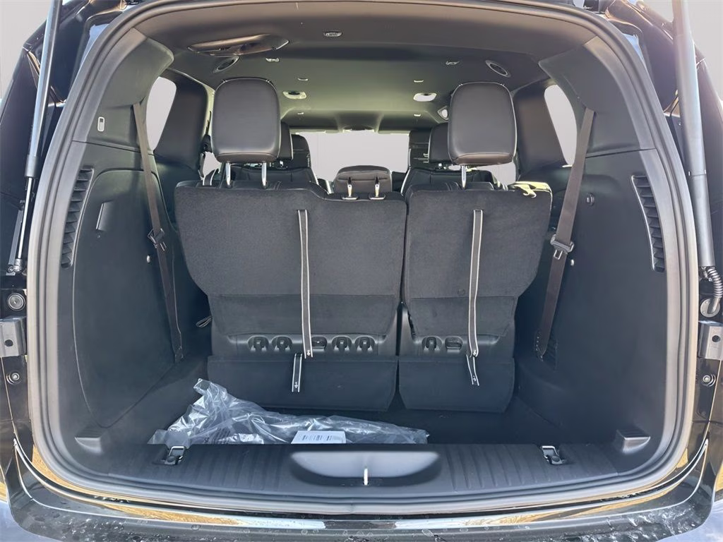 2026 Diamond Black Crystal Pearlcoat Chrysler Pacifica Select Uconnect Theater Family Group II AWD Van