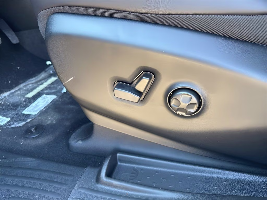2026 Diamond Black Crystal Pearlcoat Chrysler Pacifica Select Uconnect Theater Family Group II AWD Van