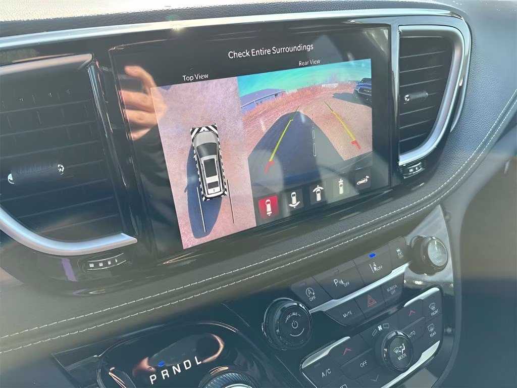 2026 Diamond Black Crystal Pearlcoat Chrysler Pacifica Select Uconnect Theater Family Group II AWD Van