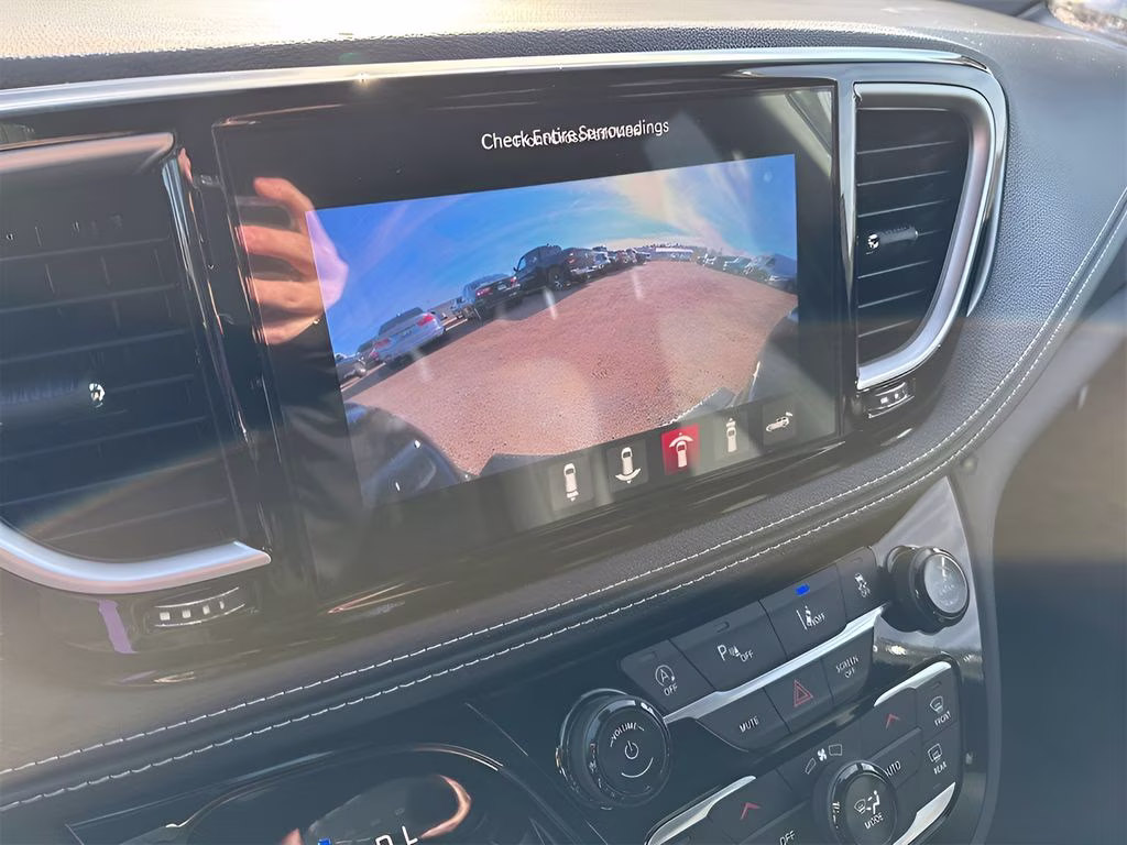 2026 Diamond Black Crystal Pearlcoat Chrysler Pacifica Select Uconnect Theater Family Group II AWD Van