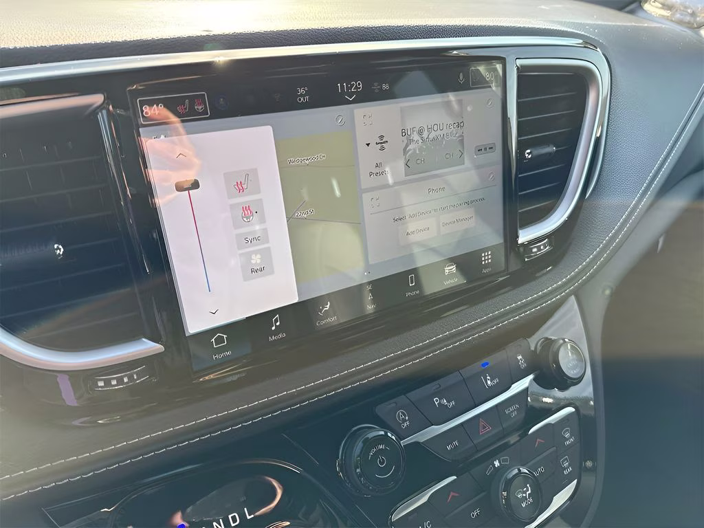 2026 Diamond Black Crystal Pearlcoat Chrysler Pacifica Select Uconnect Theater Family Group II AWD Van