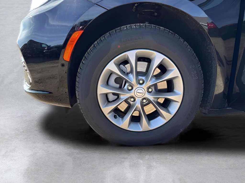 2026 Diamond Black Crystal Pearlcoat Chrysler Pacifica Select Uconnect Theater Family Group II AWD Van