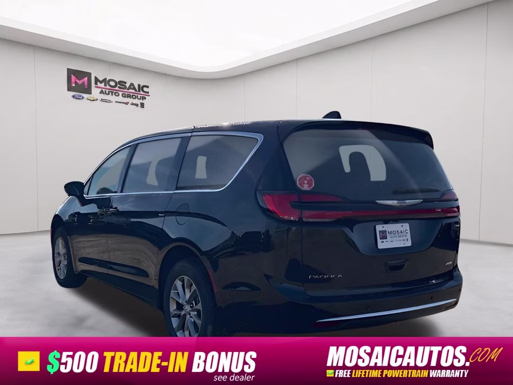2026 Diamond Black Crystal Pearlcoat Chrysler Pacifica Select Uconnect Theater Family Group II AWD Van