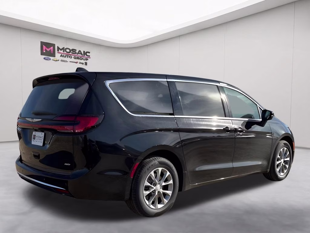2026 Diamond Black Crystal Pearlcoat Chrysler Pacifica Select Uconnect Theater Family Group II AWD Van