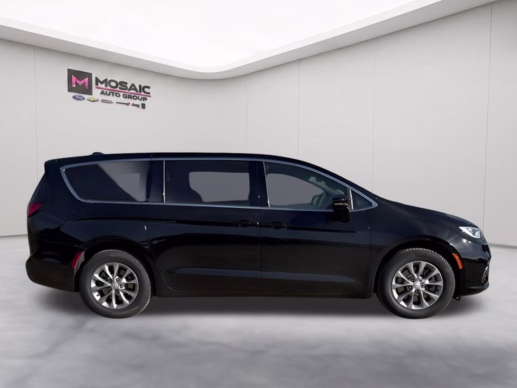 2026 Diamond Black Crystal Pearlcoat Chrysler Pacifica Select Uconnect Theater Family Group II AWD Van