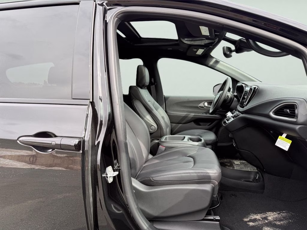 2026 Diamond Black Crystal Pearlcoat Chrysler Pacifica Select AWD Van