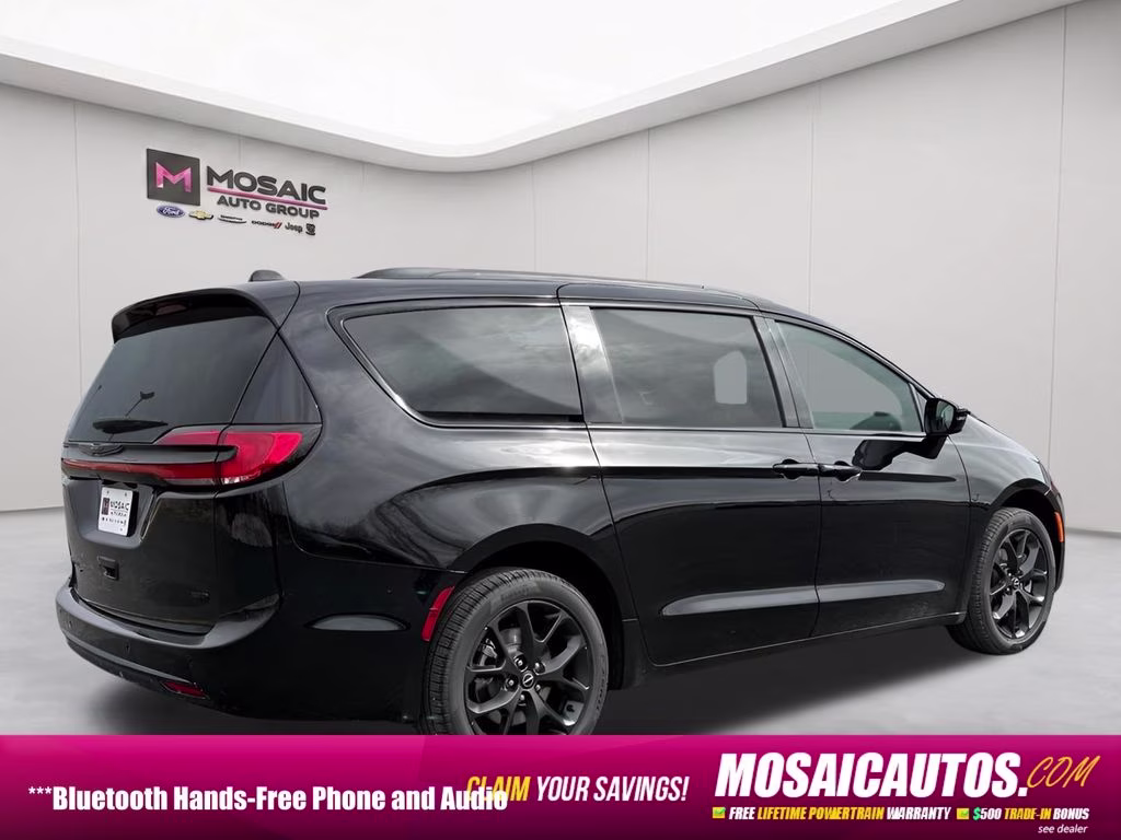 2026 Diamond Black Crystal Pearlcoat Chrysler Pacifica Select AWD Van