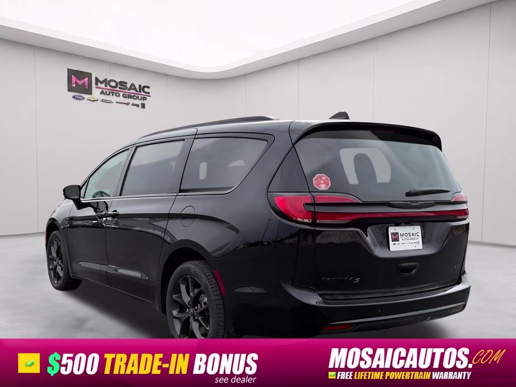 2026 Diamond Black Crystal Pearlcoat Chrysler Pacifica Select AWD Van