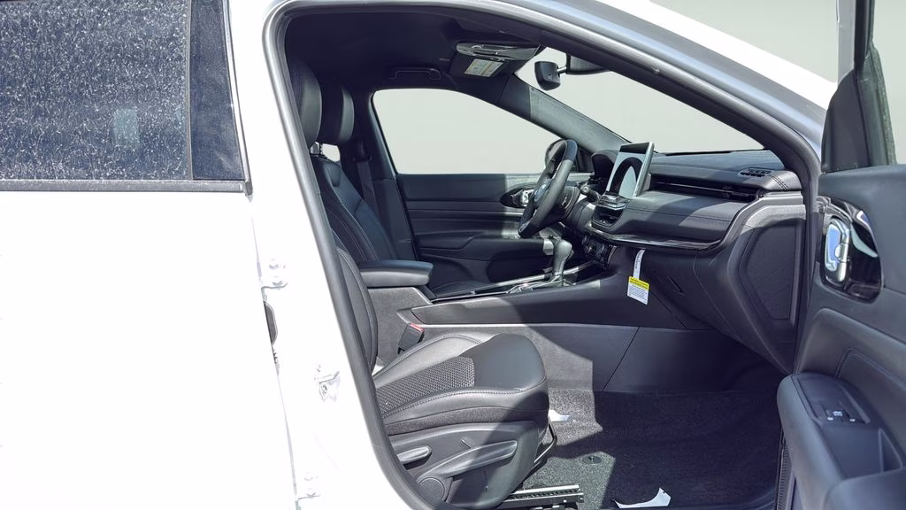 2026 Bright White Clearcoat Jeep Compass Latitude 4X4 SUV