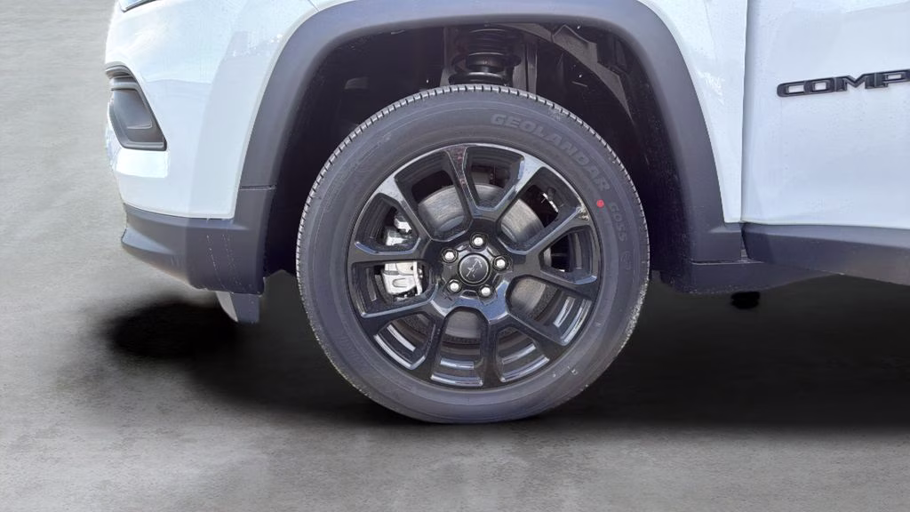 2026 Bright White Clearcoat Jeep Compass Latitude 4X4 SUV