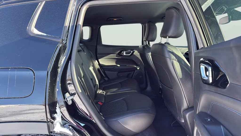 2026 Diamond Black Crystal Pearlcoat Jeep Compass Latitude 4X4 SUV