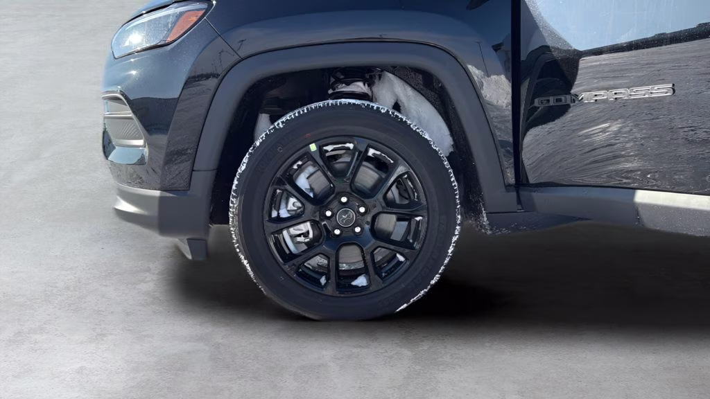 2026 Diamond Black Crystal Pearlcoat Jeep Compass Latitude 4X4 SUV