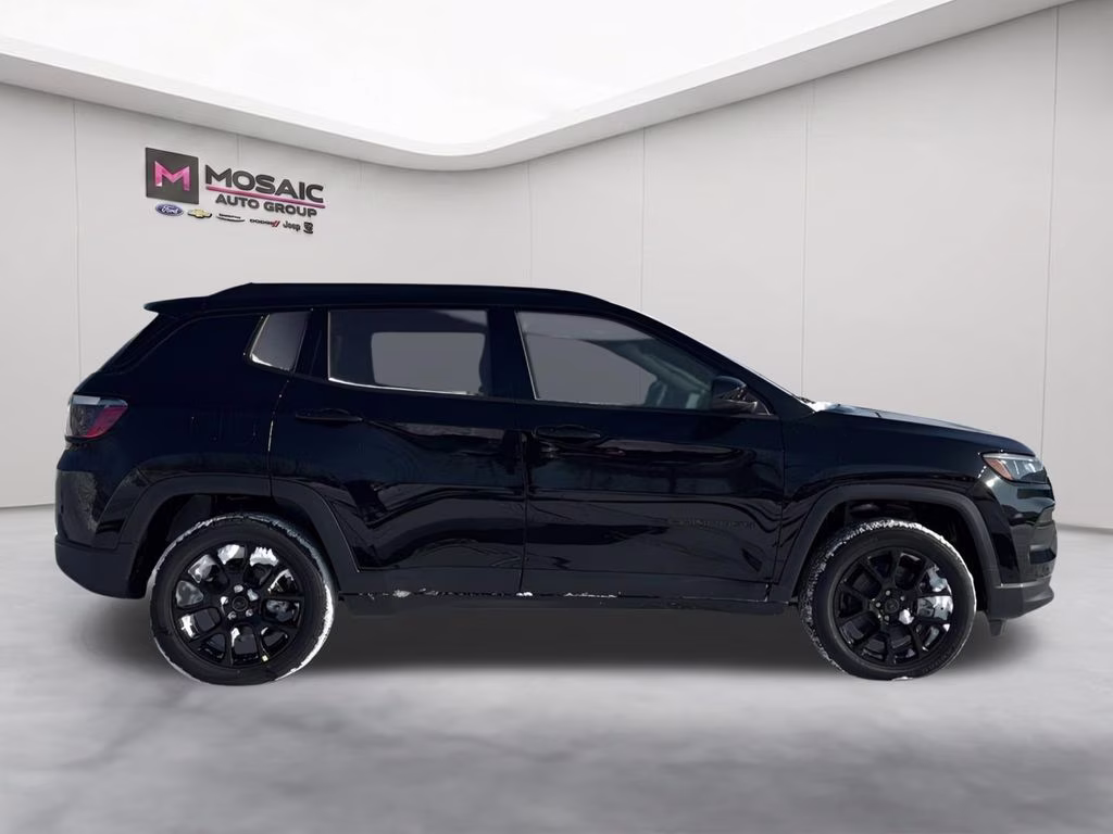 2026 Diamond Black Crystal Pearlcoat Jeep Compass Latitude 4X4 SUV