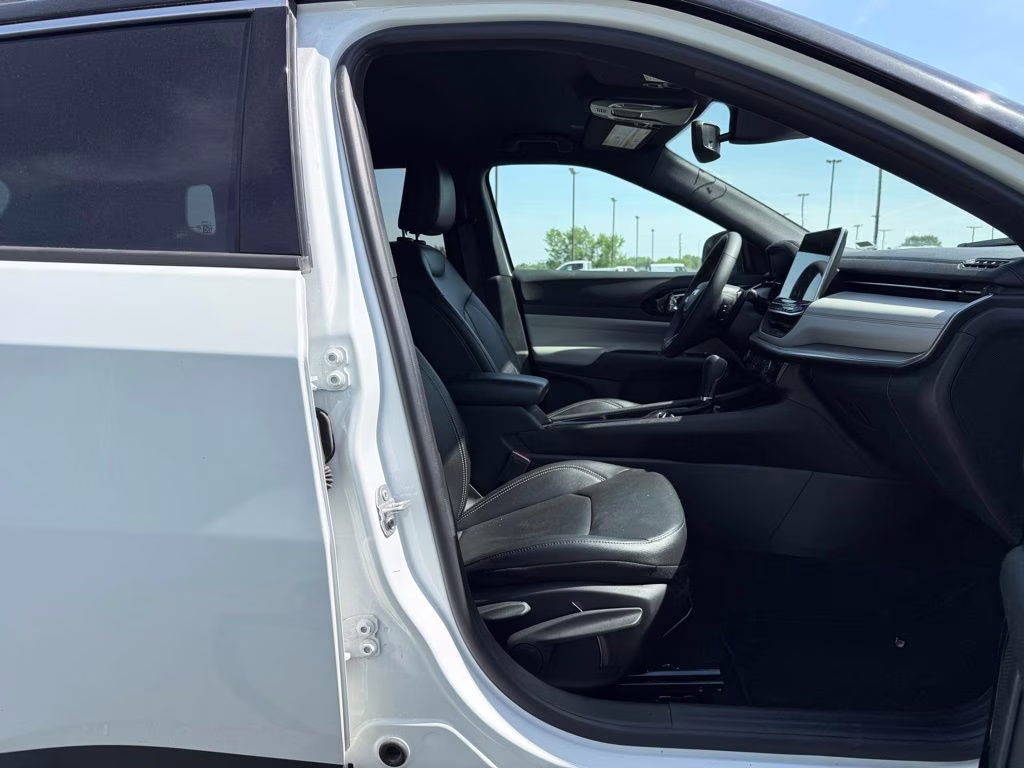 2025 Bright White Clearcoat Jeep Compass Limited 4X4 SUV