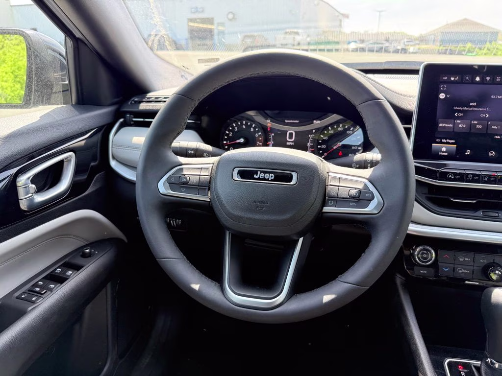 2025 Bright White Clearcoat Jeep Compass Limited 4X4 SUV