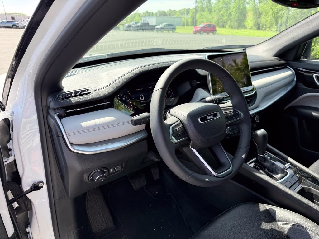 2025 Bright White Clearcoat Jeep Compass Limited 4X4 SUV