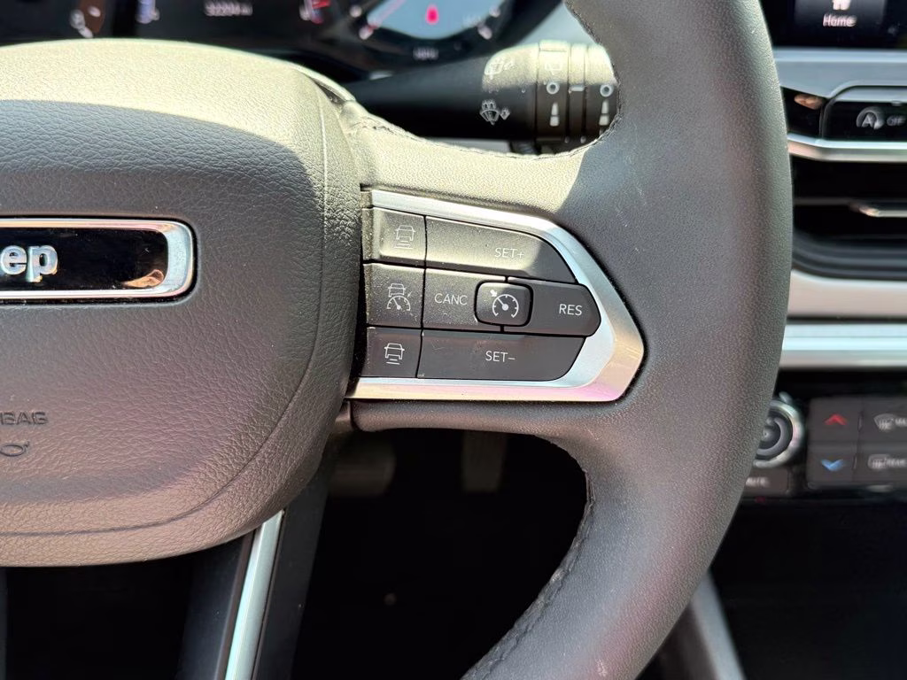 2025 Bright White Clearcoat Jeep Compass Limited 4X4 SUV