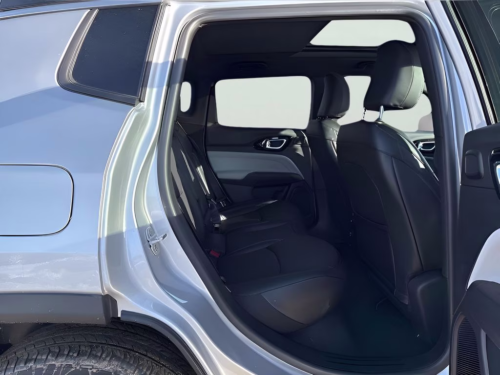 2026 silver zynith metallic clearcoat Jeep Compass Limited Sun, Sound & Navigation Group 4X4 SUV