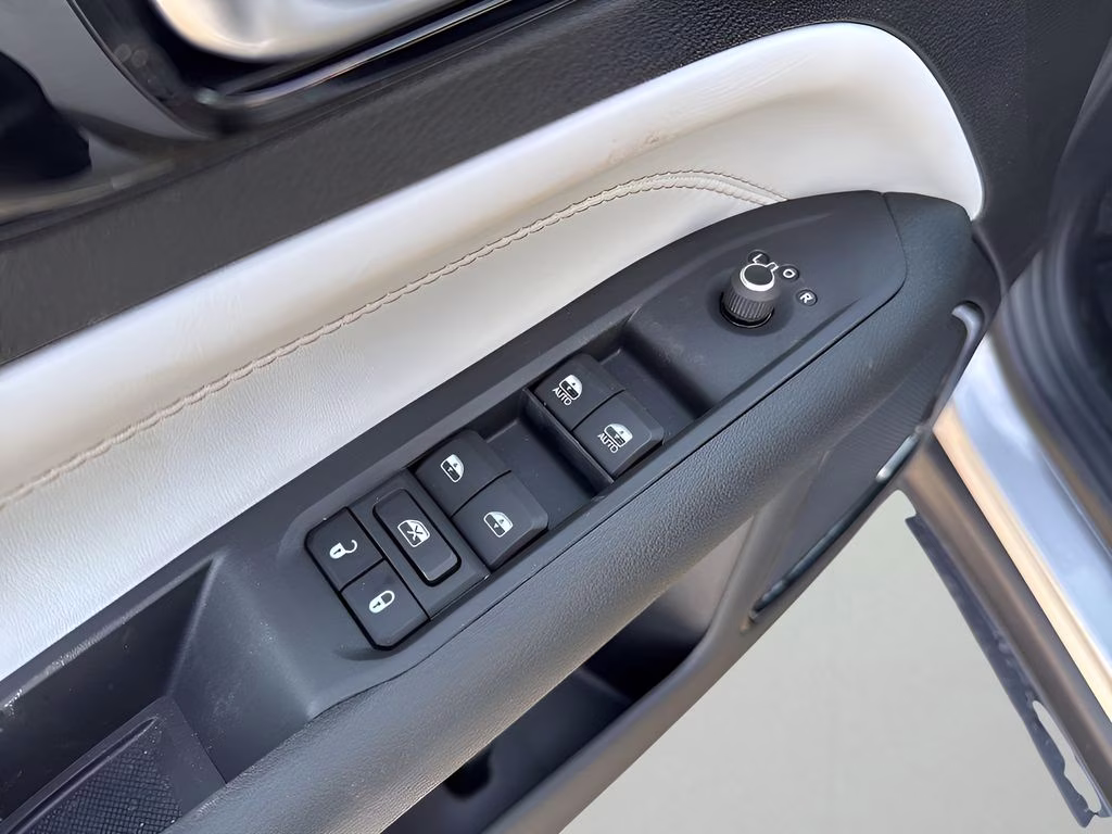 2026 silver zynith metallic clearcoat Jeep Compass Limited Sun, Sound & Navigation Group 4X4 SUV