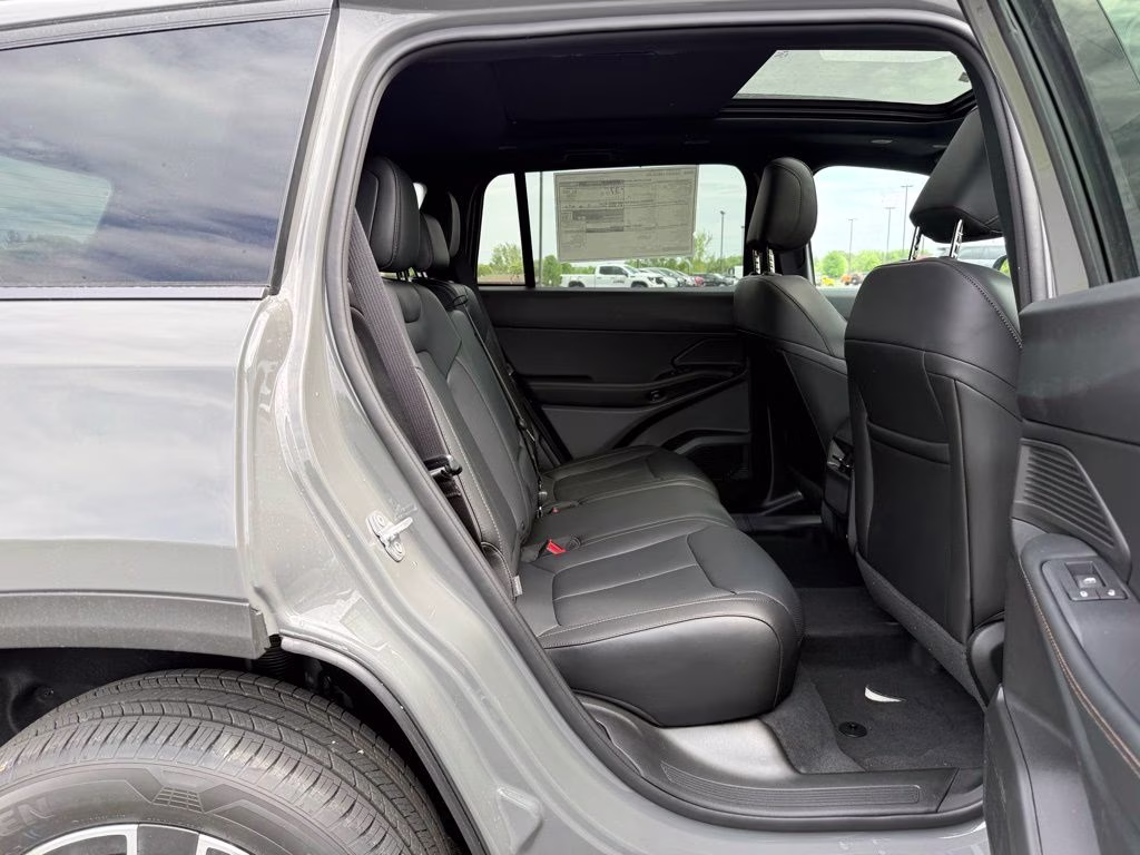 2026 Sting-Gray Clearcoat Jeep Cherokee Limited 4X4 SUV