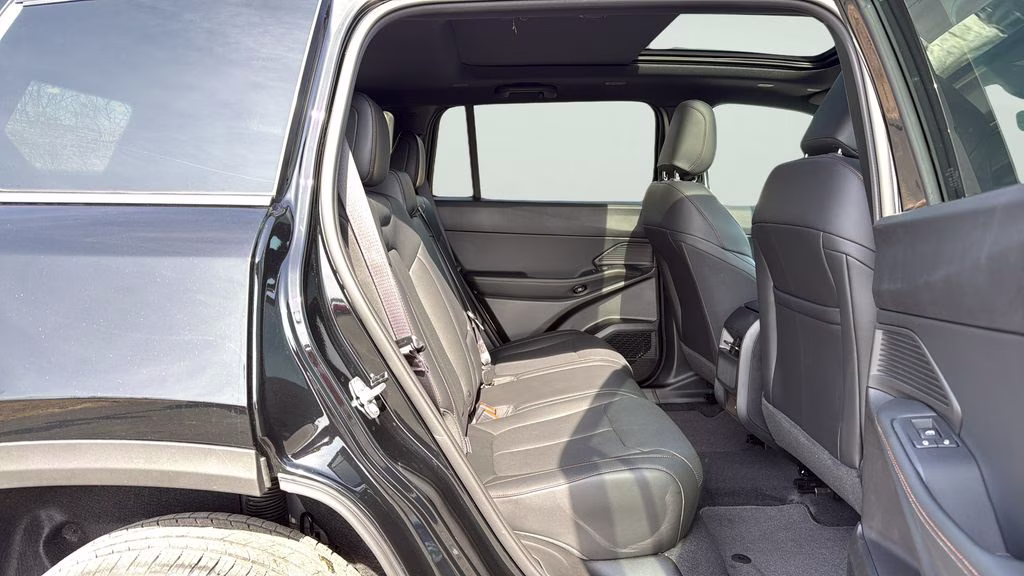 2026 Diamond Black Crystal Pearlcoat Jeep Cherokee Limited 4X4 SUV