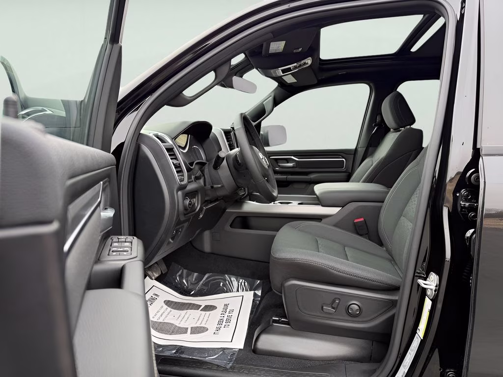 2026 Diamond Black Crystal Pearlcoat Ram 1500 Big Horn/Lone Star Sport Appearance Package 4X4 Truck
