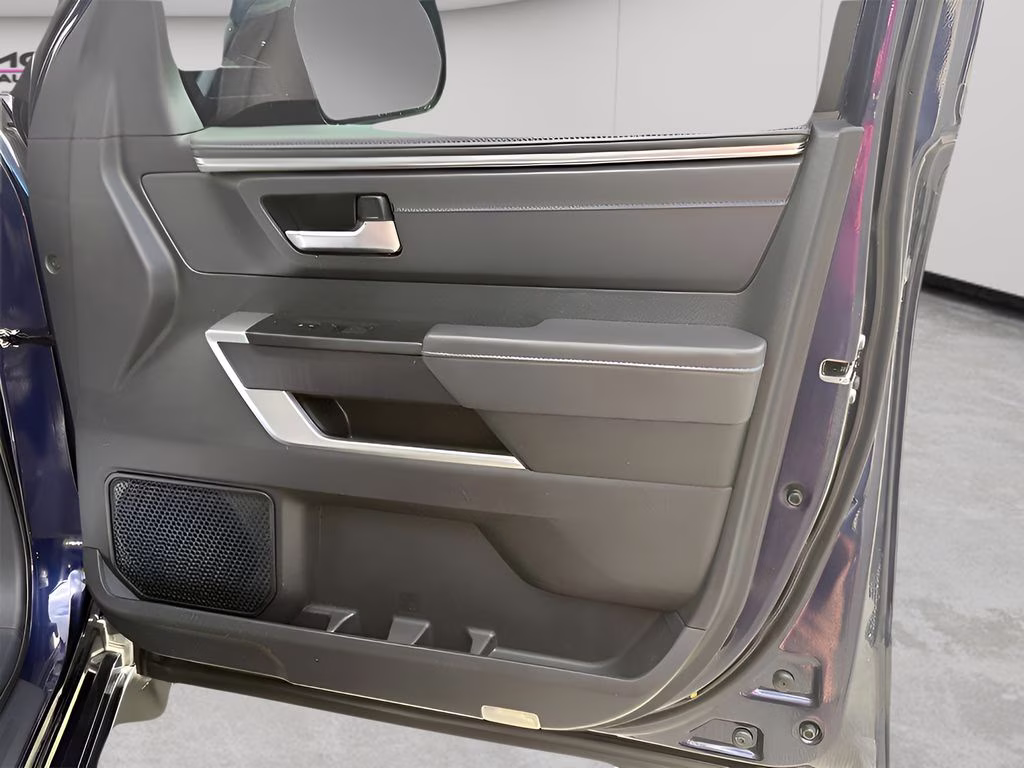 2023 Toyota Sequoia Platinum - Photo 32