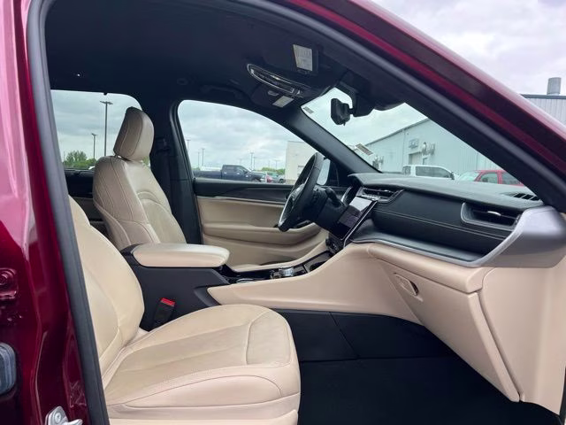 2023 Velvet Red Pearlcoat Jeep Grand Cherokee Limited 4X4 SUV