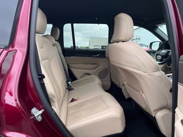 2023 Velvet Red Pearlcoat Jeep Grand Cherokee Limited 4X4 SUV
