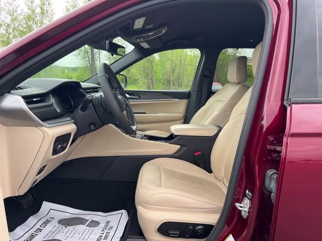 2023 Velvet Red Pearlcoat Jeep Grand Cherokee Limited 4X4 SUV