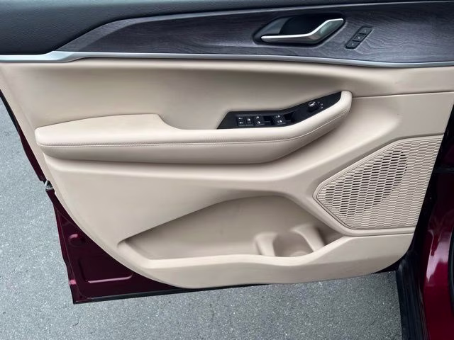 2023 Velvet Red Pearlcoat Jeep Grand Cherokee Limited 4X4 SUV