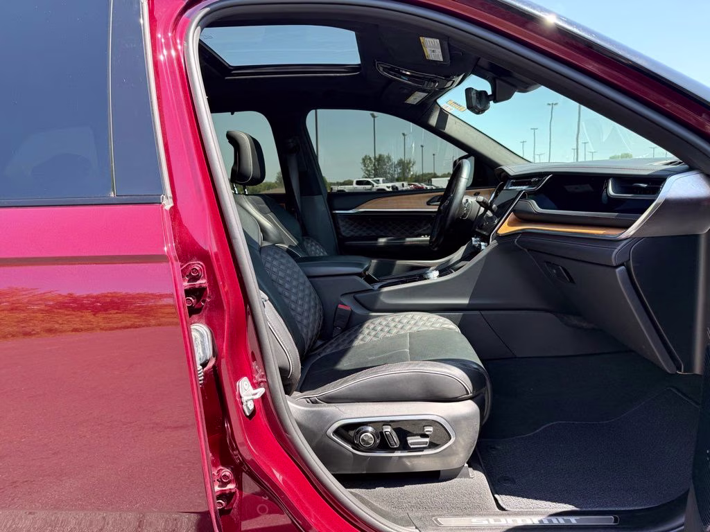 2022 Velvet Red Pearlcoat Jeep Grand Cherokee Summit Reserve 4X4 SUV