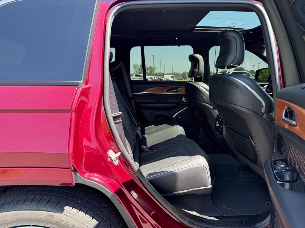 2022 Velvet Red Pearlcoat Jeep Grand Cherokee Summit Reserve 4X4 SUV