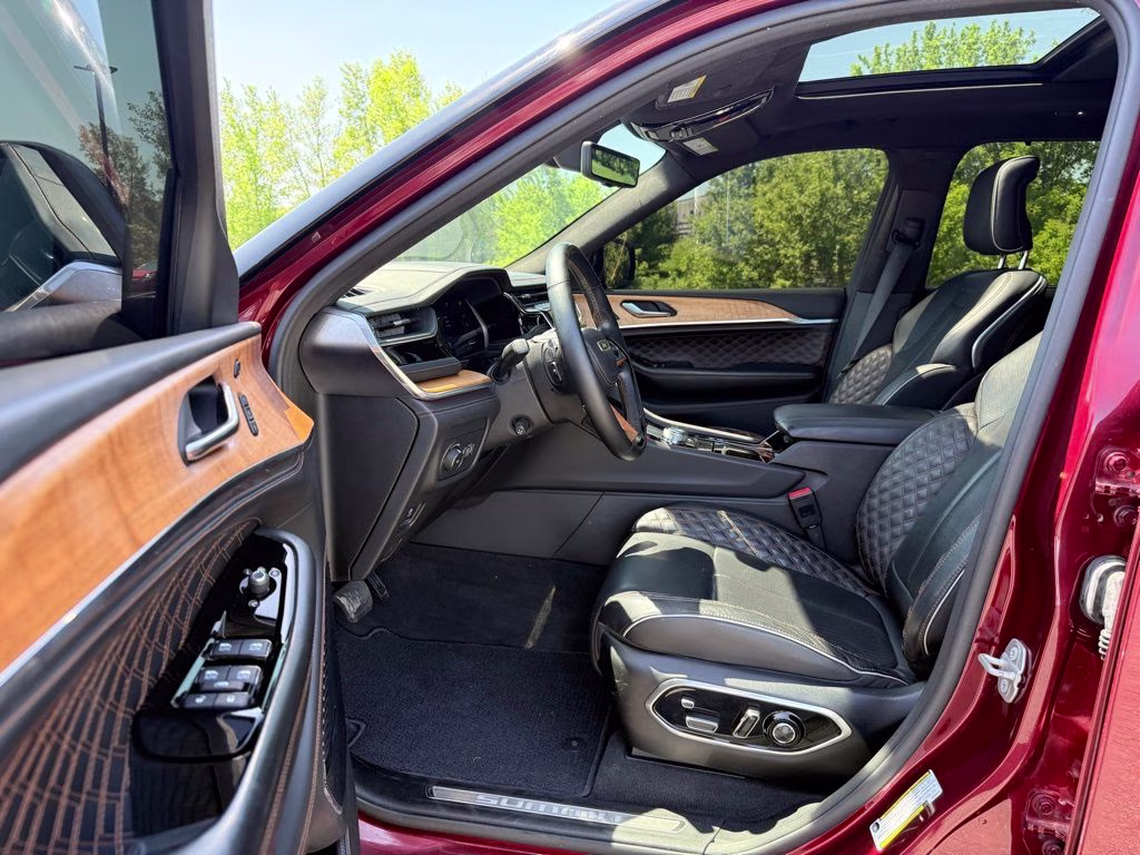 2022 Velvet Red Pearlcoat Jeep Grand Cherokee Summit Reserve 4X4 SUV