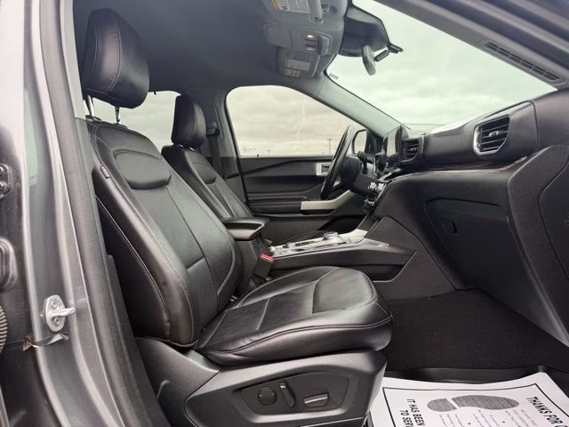 2023 Gray Metallic Ford Explorer Limited 4X4 SUV