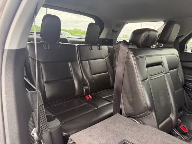 2023 Gray Metallic Ford Explorer Limited 4X4 SUV