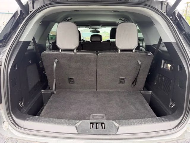 2023 Gray Metallic Ford Explorer Limited 4X4 SUV