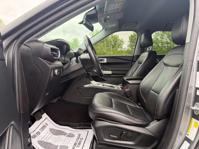 2023 Gray Metallic Ford Explorer Limited 4X4 SUV