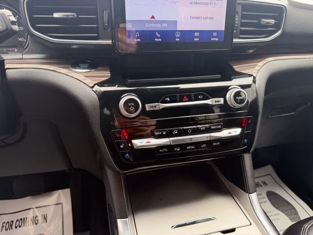 2023 Gray Metallic Ford Explorer Limited 4X4 SUV