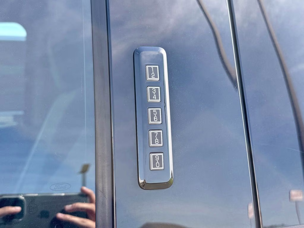 2020 Agate Black Metallic Ford F-150 XLT 4X4 Truck