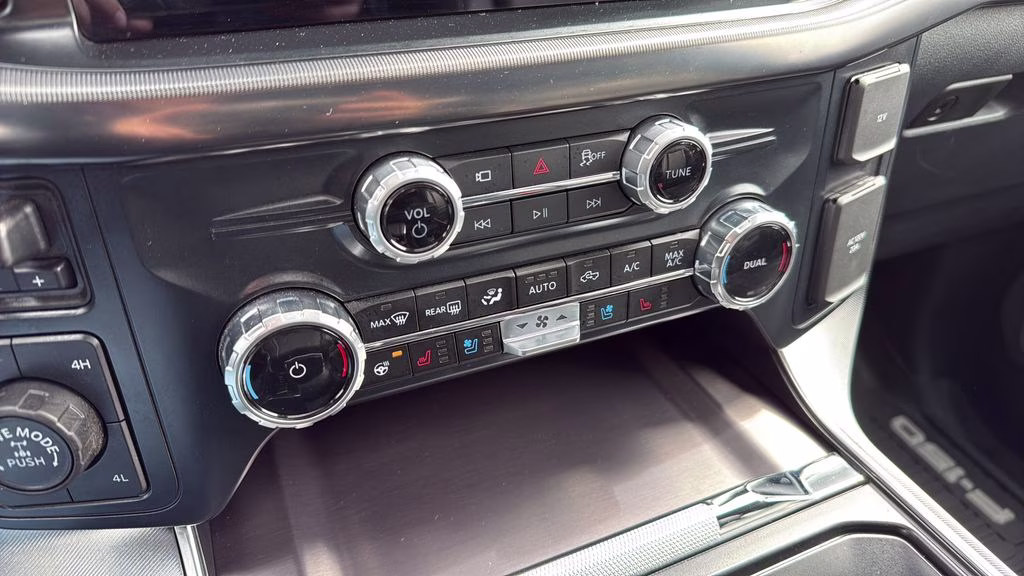 2025 Black Ford F-150 Platinum 4X4 Truck