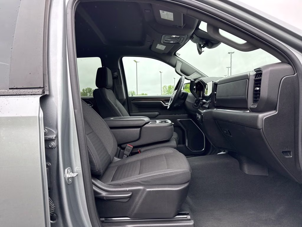2025 Sterling Gray Metallic Chevrolet Silverado 1500 LT 4X4 Truck