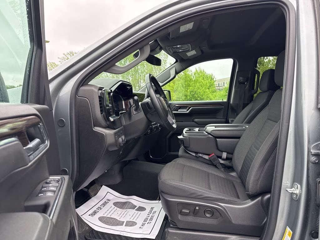 2025 Sterling Gray Metallic Chevrolet Silverado 1500 LT 4X4 Truck