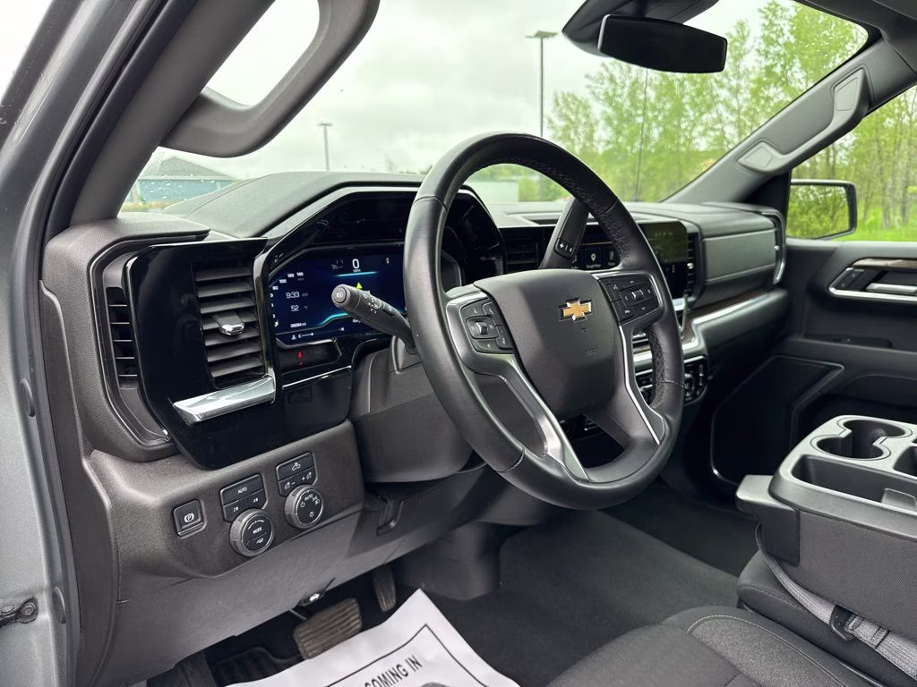 2025 Sterling Gray Metallic Chevrolet Silverado 1500 LT 4X4 Truck