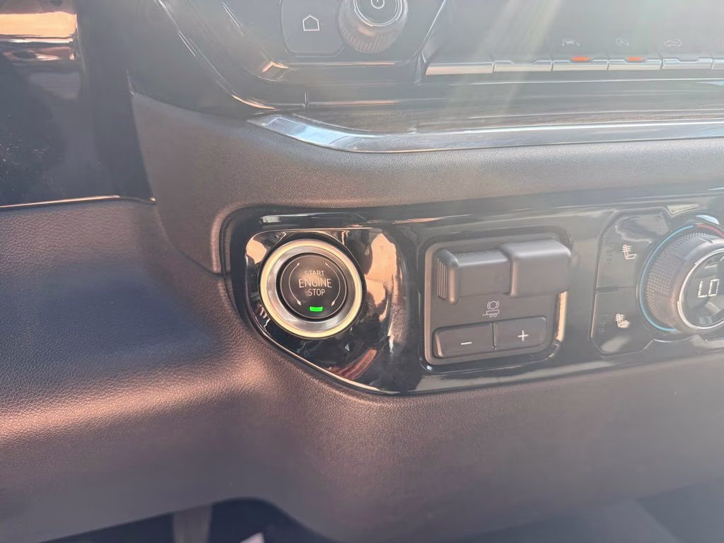 2025 Sterling Gray Metallic Chevrolet Silverado 1500 LT 4X4 Truck