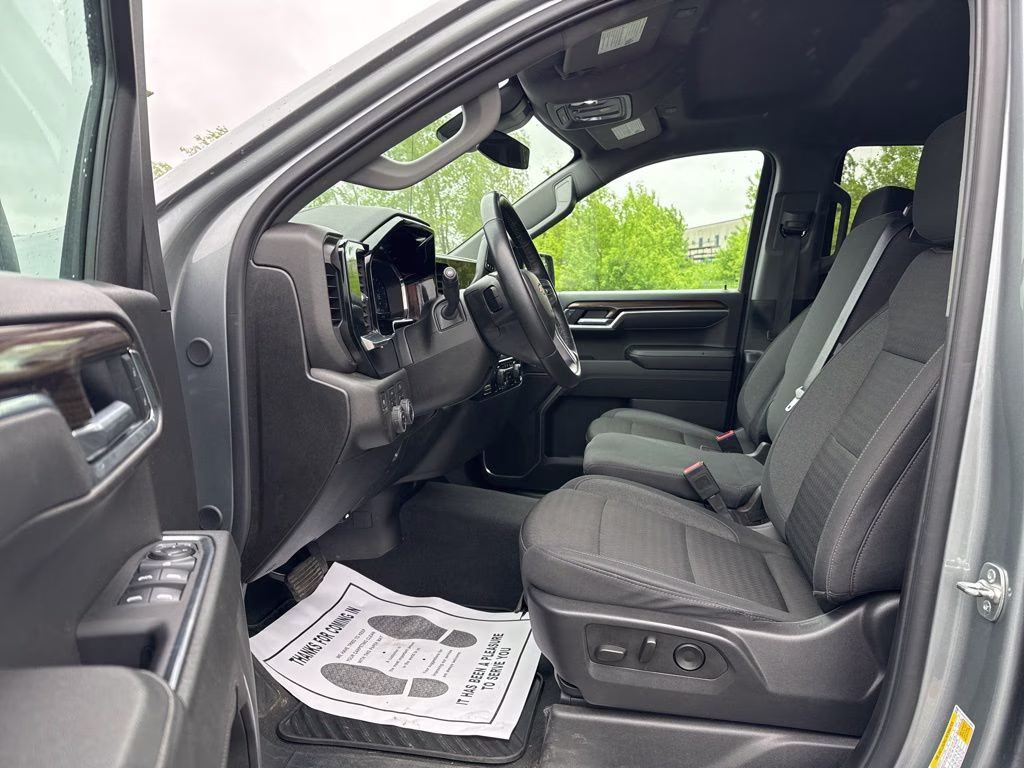 2025 Sterling Gray Metallic Chevrolet Silverado 1500 LT 4X4 Truck