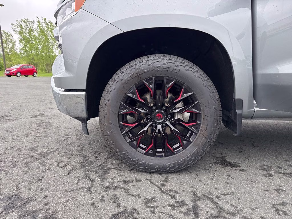 2025 Sterling Gray Metallic Chevrolet Silverado 1500 LT 4X4 Truck